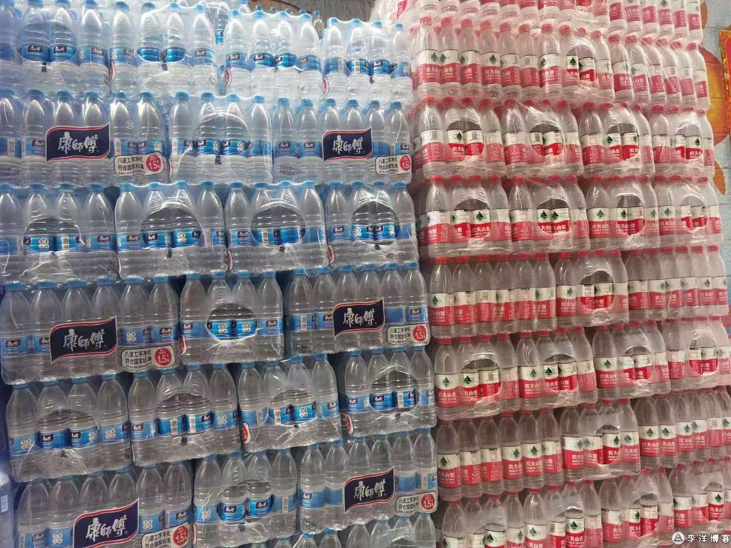 来宾矿泉水瓶装水饮料批发；来宾娃哈哈怡宝农夫山泉百岁山批发
